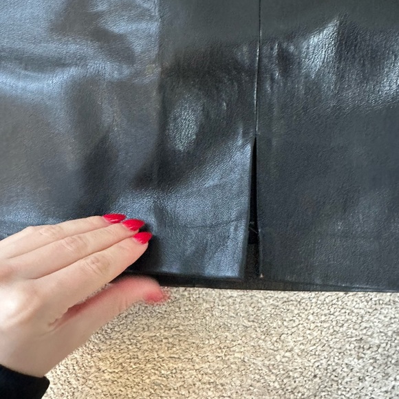 Aritzia wilfred faux leather patio mini skirt - Picture 3 of 4
